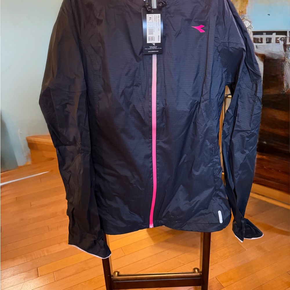 Lightweight Black Women's Running Jacket with reflective details. Size XL. NWT.